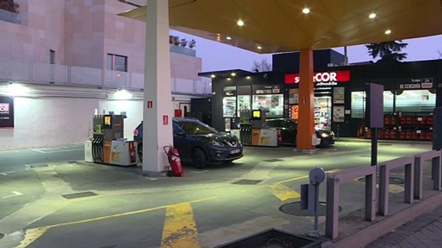 El precio de los carburantes suma seis semanas de caídas y se abarata hasta un 11% desde junio