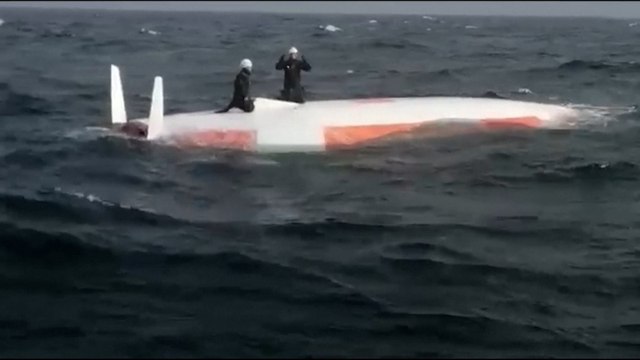 Un skipper français miraculé après avoir passé seize heures sous la coque  de son voilier renversé