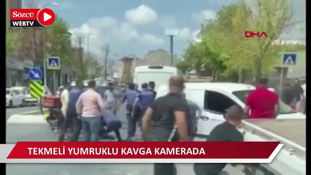Sultanbeyli'de trafik kazası sonrası tekmeli yumruklu kavga kamerada
