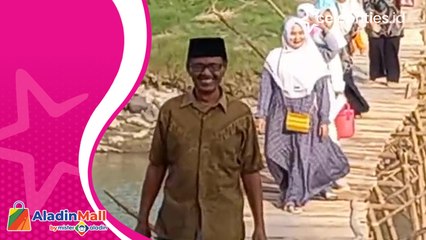 Unik, Warga Fashion Show di Atas Sungai Cimanuk Majalengka