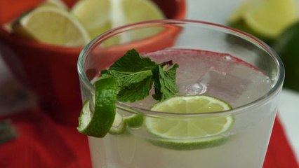 How to Make Pitcher Mojitos