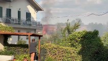 Incendio a San Donnino, fiamme vicino alle case a Campi Bisenzio