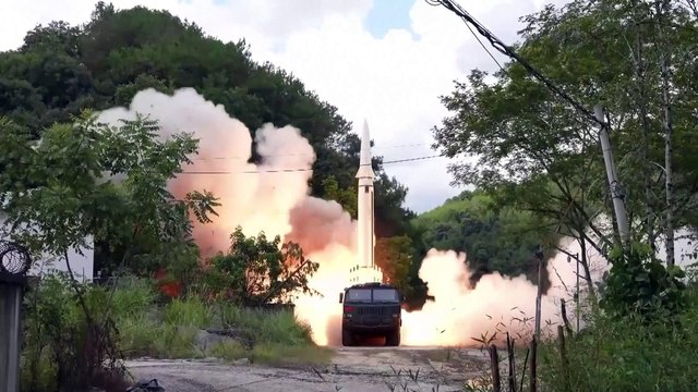 China sacude el Estrecho de Taiwán con prácticas de disparo de misiles