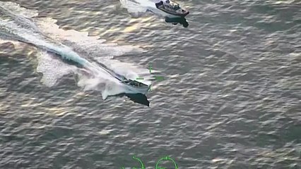 Marina mexicana persigue a lancha a toda velocidad