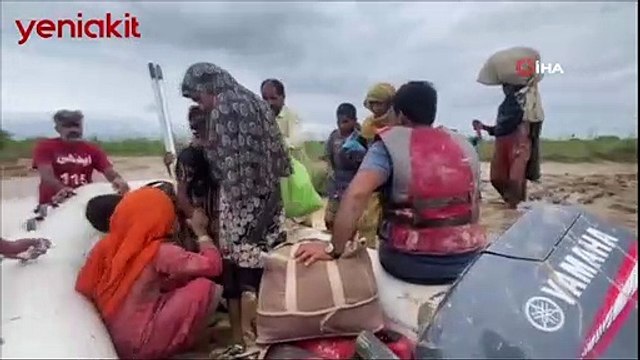 Pakistan’da felaket! 200’den fazla köyü sel vurdu