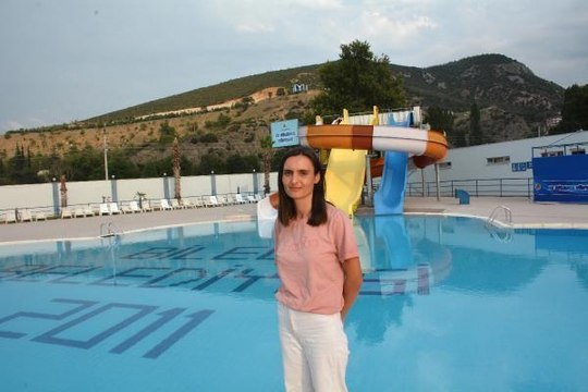BOĞULMA TEHLİKESİ GEÇİRİP, KALBİ DURAN IRMAK'I CANKURTARAN BUSE HAYATA DÖNDÜRDÜ