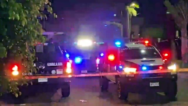 Tres presuntos ladrones que usaban armas del Ejército, llevaban una caja fuerte con dinero pero...