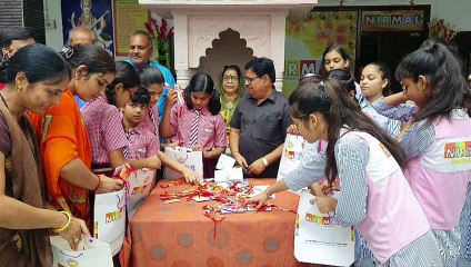 निर्मल स्कूल की बेटियों ने सैनिकों की कलाई सजाने को भेजी राखियां