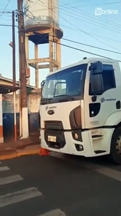 Caminhões-pipa abastecem Mauá da Serra após colapso em poço; entenda