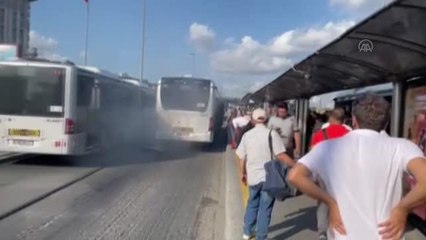 Metrobüs arızası seferlerde kısa süreli aksamaya neden oldu