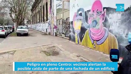 Peligro en pleno Centro: vecinos alertan la posible caída de parte de una fachada de un edificio
