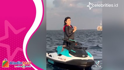Viral, Aksi Joget Shintya Marisca di Atas Jet Ski Memang Beda