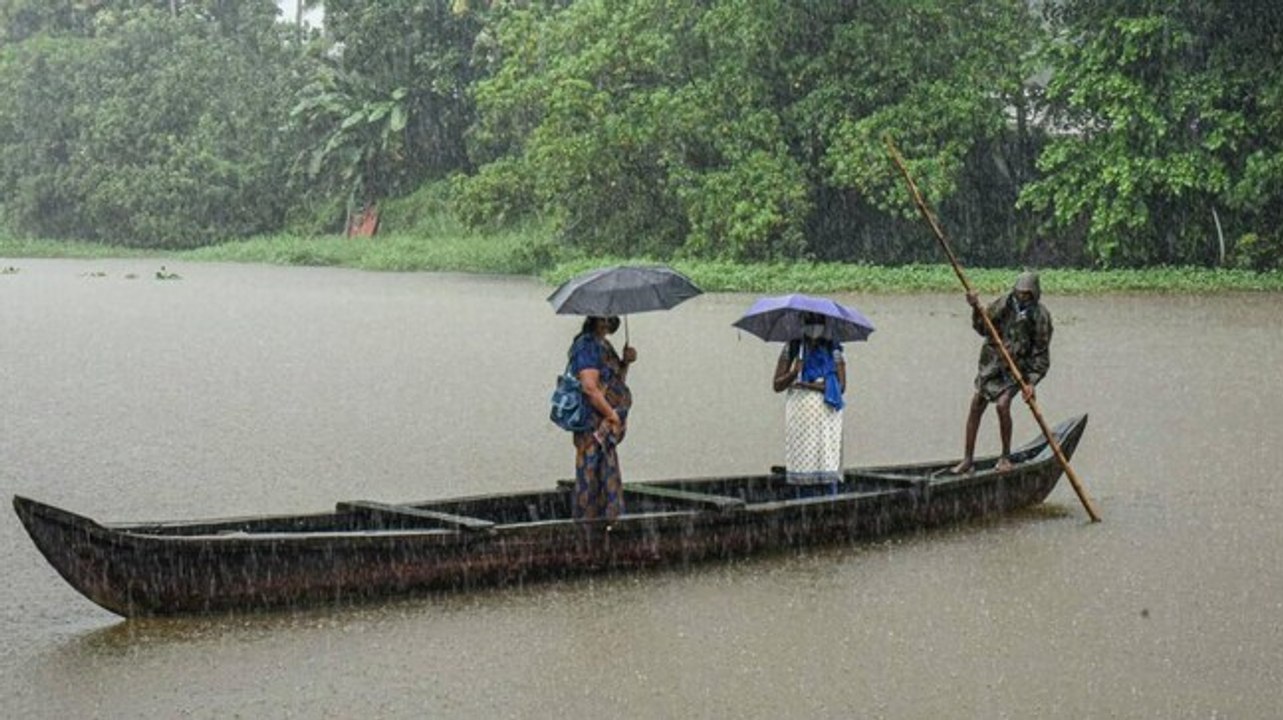 Red alert issued in 8 districts in Kerala as heavy rainfall lashes state