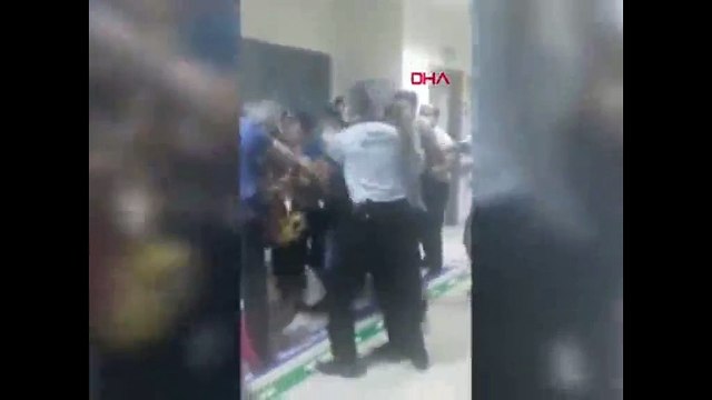 Çocuğun kolunu acıttı' diyerek hemşireyi darp ettiler