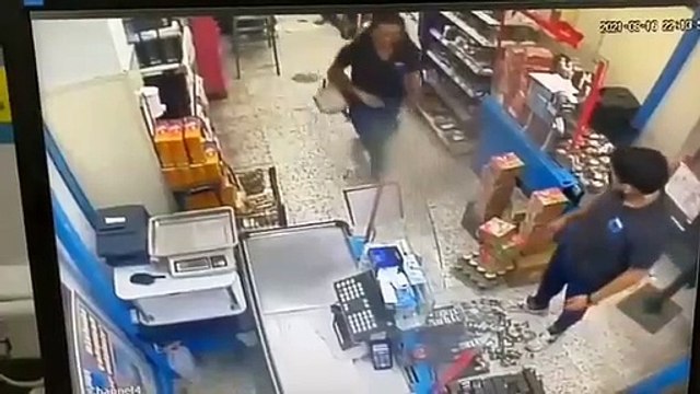 Market zinciri bölge sorumlusu, kadın işçiye saldırdı