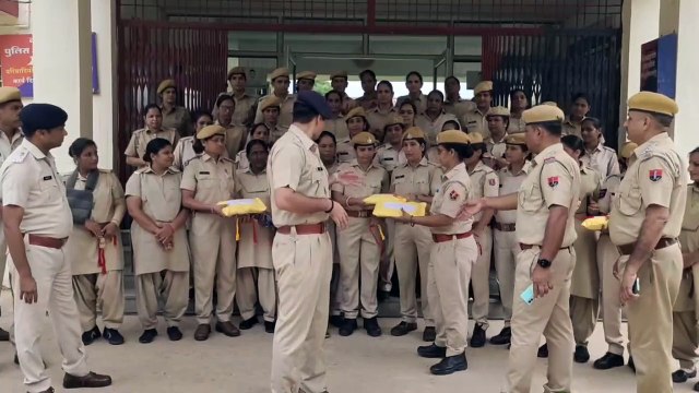 रक्षकों का राखी अभियान : सूनी रही सैनिक भाई की कलाई, बूंदी पुलिस परिवार ने सौंपे साढ़े तीन हजार रक्षा सूत्र. Video