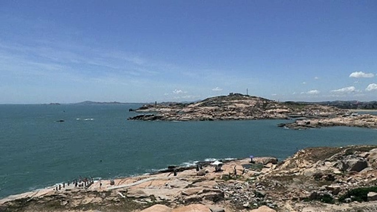 مناورات عسكرية صينية ضخمة في محيط تايوان وتنديد...