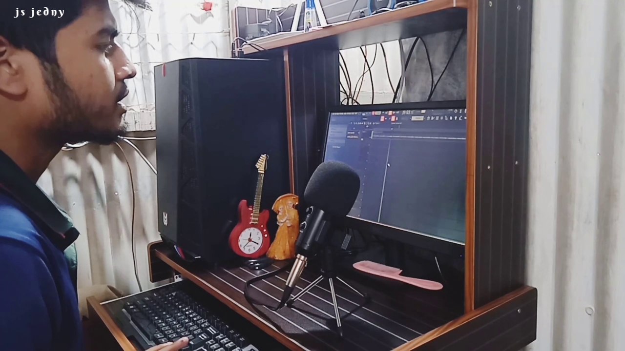 রিকশায় বসে পাশের সিটে কারে খুঁজে যায়।  demo song। js jedny