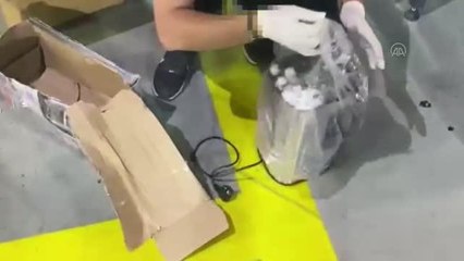 İstanbul'da kargo paketine gizlenmiş 1073 sikke ele geçirildi