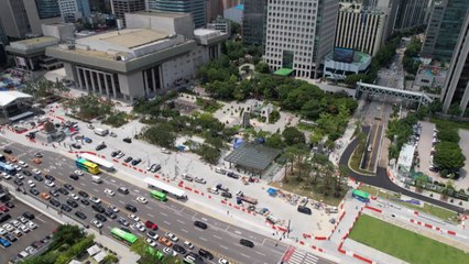 '도심 속 시민 쉼터' 로 돌아오는 광화문 광장...내일 개장 / YTN