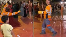 Temizlik işçisinin dansı beğeni topladı, asıl kahkahayı videonun sonunu görenler patlattı