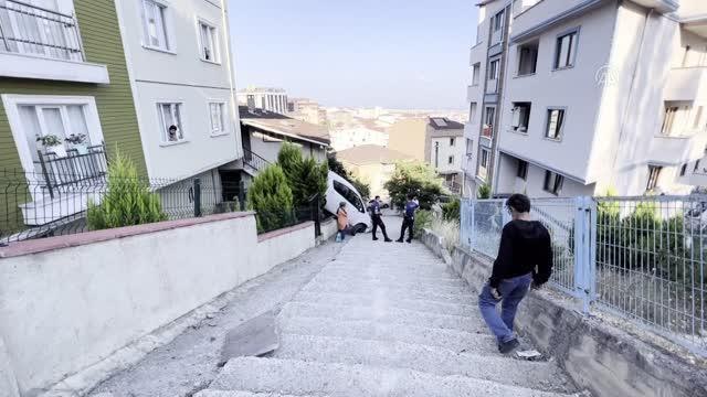 Osmaniye haberi: Bahçe duvarına asılı kalan otomobil vinç yardımıyla kurtarıldı