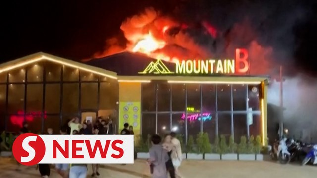 Patrons dash from Thai nightclub fire, at least 13 killed