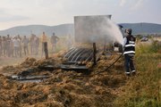 Bilecik haberi... Bilecik'te saman yüklü kamyonet yandı