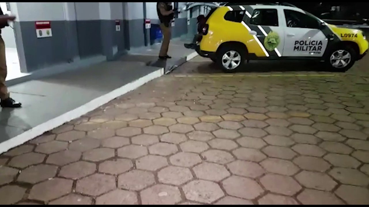 Homem com mandado em aberto por furto é preso pela Polícia Militar na Rua Paraná