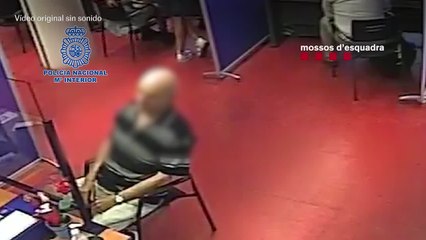 El personal de una comisaría en Barcelona salva a un hombre de un infarto mientras renovaba el DNI