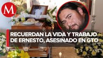 Familiares dan el último adios a periodista Ernesto Méndez