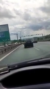 Akıl almaz yöntem! Otobanda para vermemek için plakaya düzenek kurdurmuş