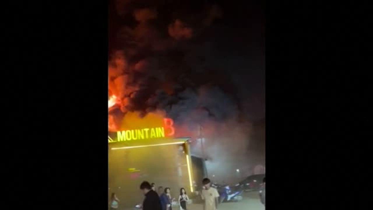 13 muertos y 35 heridos en un incendio en una discoteca tailandesa