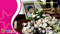 Pemakaman Pelawak Eddy Gombloh Diiringi Isak Tangis