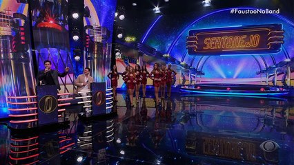 Lucas Veloso imita Pabllo Vittar e anuncia Rick e Renner no Faustão