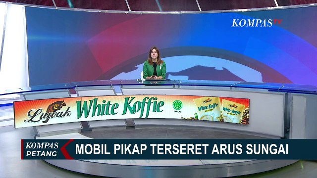 Detik-detik Mobil Pikap Pengangkut Kayu Terguling dan Terseret Arus Sungai Way Mincang