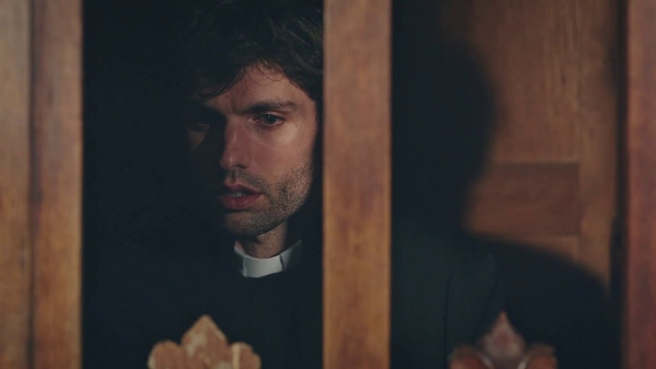 Plus belle la vie : [Indiscrétion] - Père Luc avoue ses sentiments à Mirta