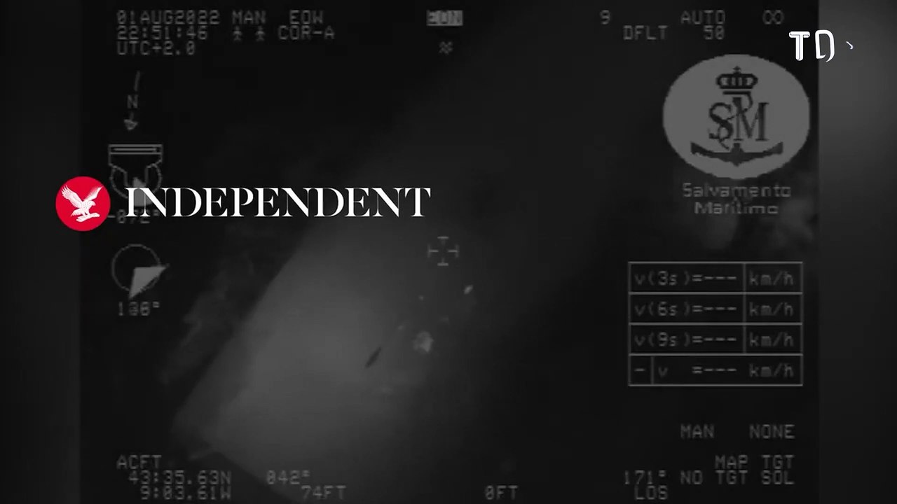 Il reste coincé six heures sous un bateau : la vidéo est hallucinante