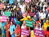 Bundi bad roads: शहर की बदहाल सड़कों को लेकर आक्रोशित लोगों ने नगर परिषद के बाहर किया विरोध प्रदर्शन-video