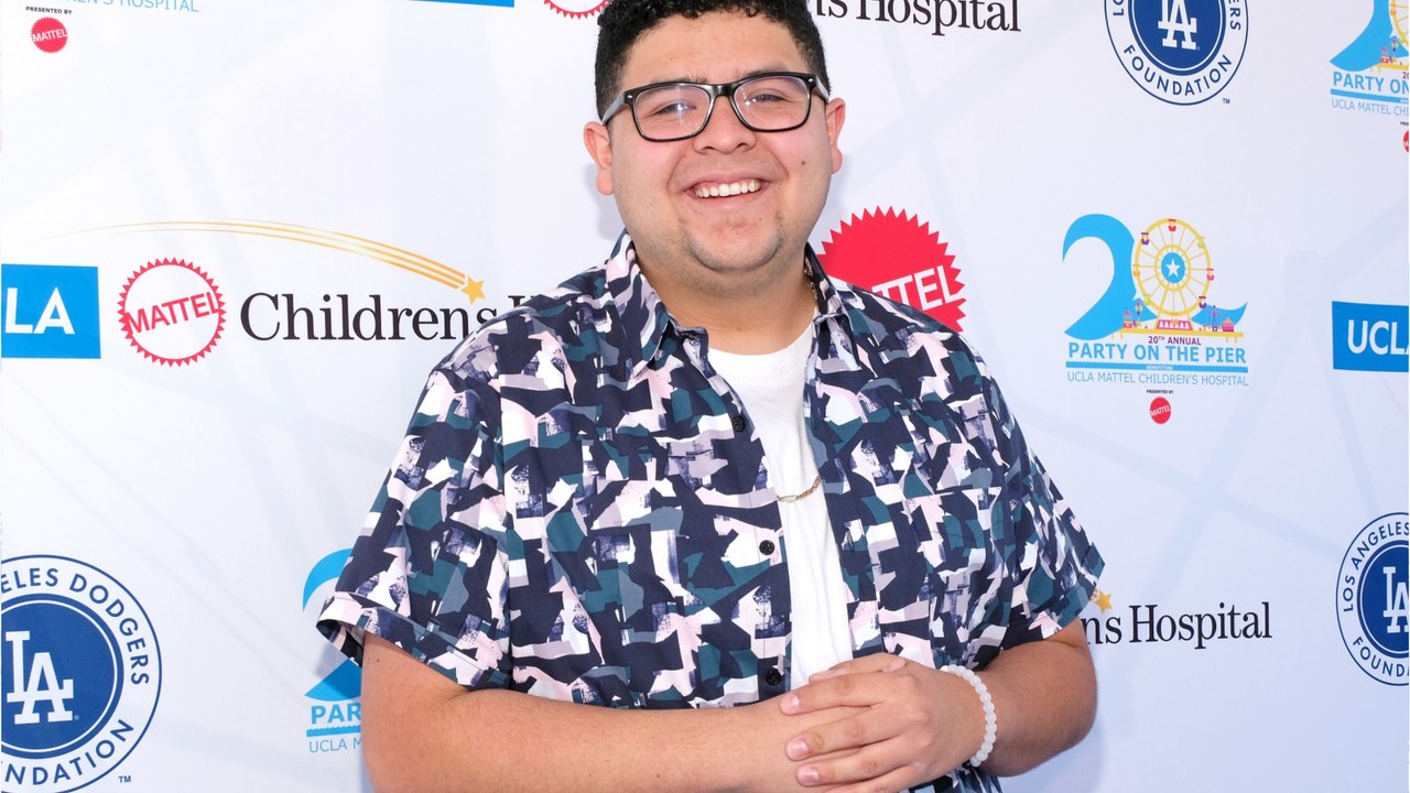 VOICI - Rico Rodriguez méconnaissable : l'acteur de Manny dans Modern Family a radicalement changé !