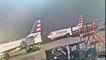 Un avion boeing 737 passe sur un remorqueur qu'il n'a pas vu
