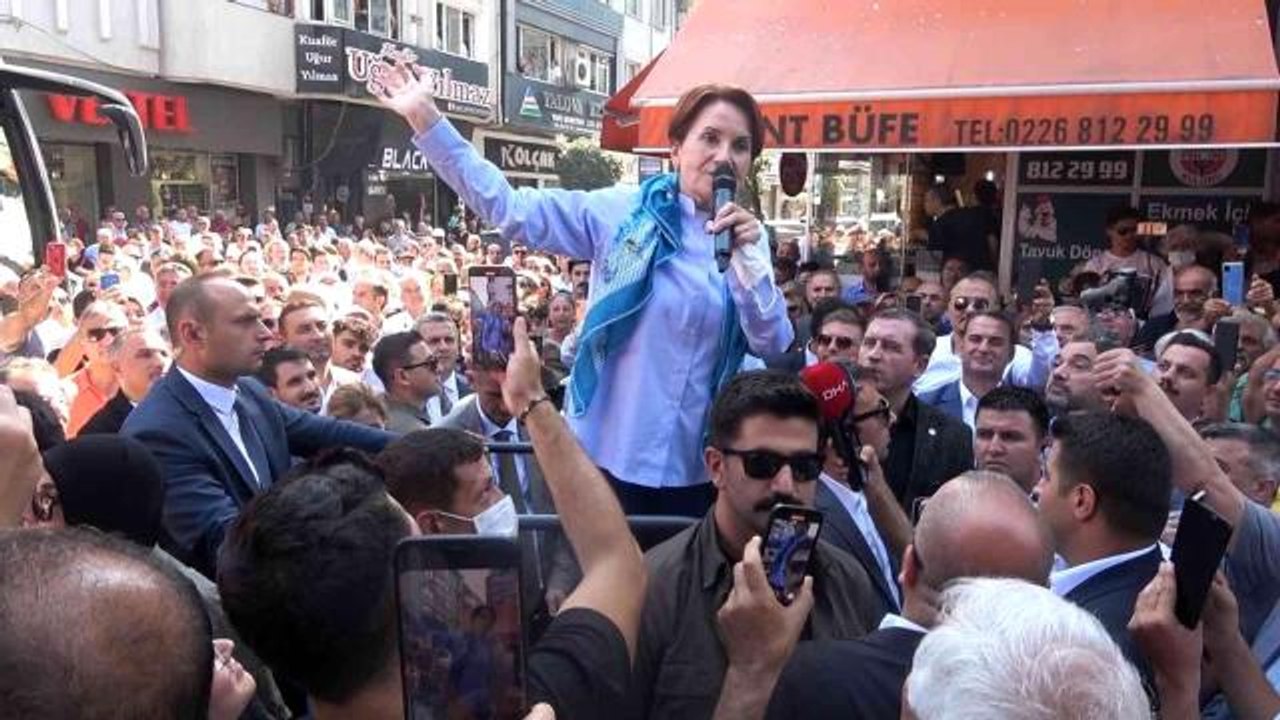 Yalova yerel haberi | İYİ Parti Genel Başkanı Akşener, Yalova'da esnafı ziyaret etti