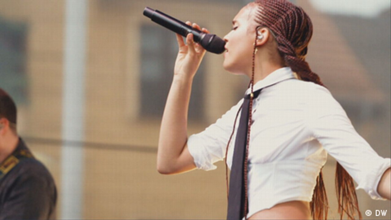 14-year-old singer from Poland on her way to st...