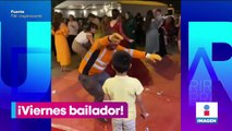Trabajador saca sus mejores pasos de baile