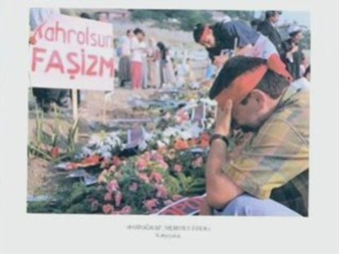 Grup yorum-hiç durmadan!!!!!!...tek yol devrim!