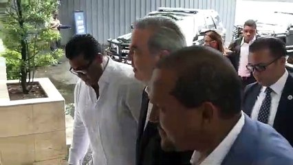 Abinader asiste a funeraria para dar pésame a familia Domingo Jiménez