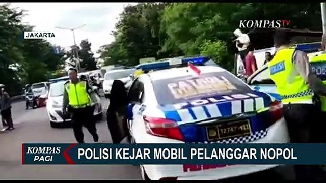 Berupaya Kabur, Pengendara Mobil yang Tabrak Mobil Polisi Ditangkap!