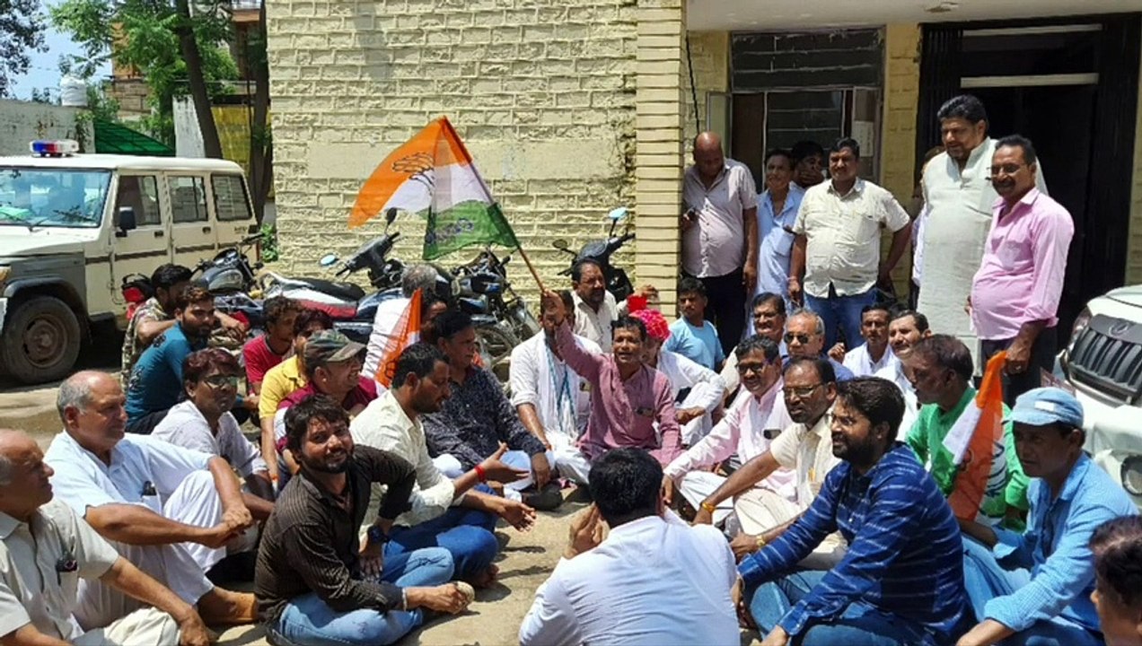 महंगाई और बेरोजगारी के खिलाफ हल्ला बोल प्रदर्शन...