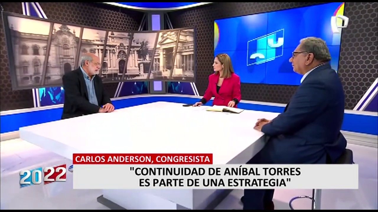 Daniel Abugattás: “La salida de Castillo depende de nosotros, lo que queda es la calle”
