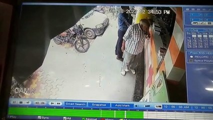 live video...दिन दहाड़े रुपयों से भरा थैला पार